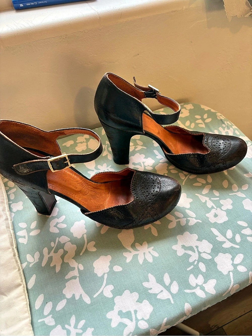 Chie Mihara Black Leather Heels 41
